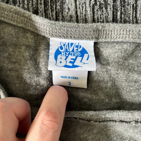 Torrid Saved By The Bell Off Shoulder Sweatshirt Bayside Tigers Kelly Kapowski - Picture 4 of 5